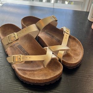 Birkenstock Mayari in Gold